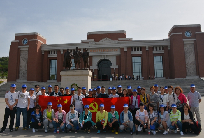紀(jì)念館前合影.JPG